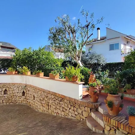 Villa 120m Dal Mare - Wifi, Giardino, Posto Auto Privato